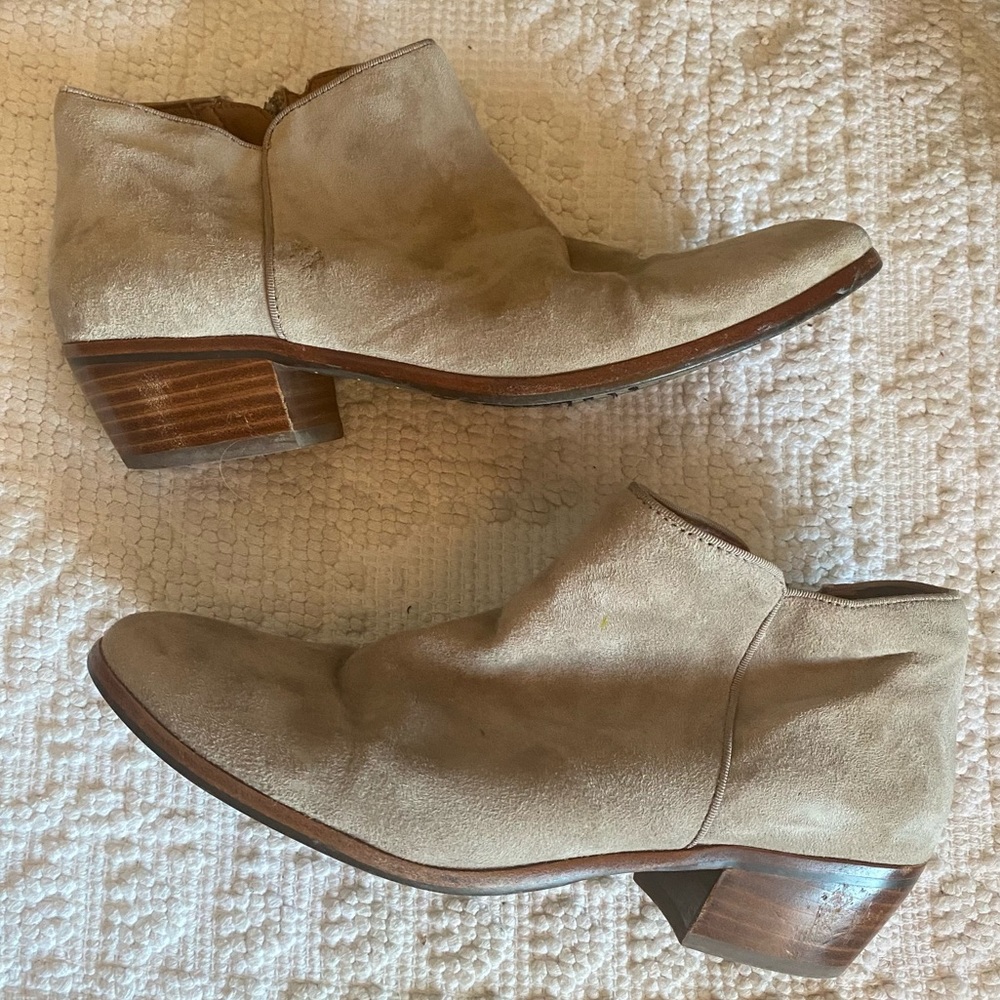 Sam Edelman Suede Tan Booties Size 8